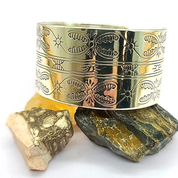 Brighton "SOUTHWEST DREAMS" Retired Wide Cuff with Etched Tribal Motifs! Rare! - Picture 3 of 14
